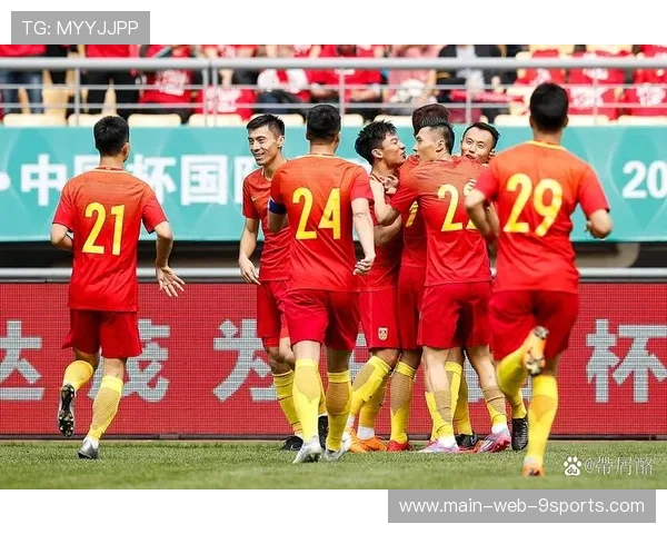 中国足球国家队强化团队协作与战术执行，足球团队建设