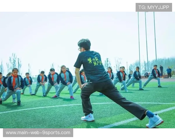 运动员“萌宠助威”：赛场上的“萌宠陪跑”大集合