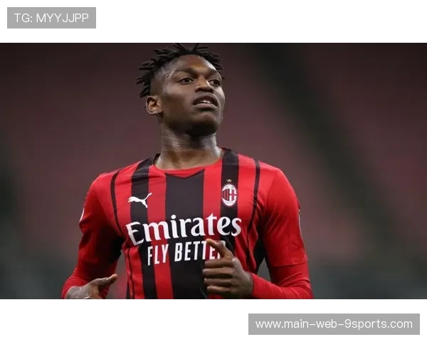 拉斐尔·莱奥禁区内晃动后挑传远端，卡拉布里亚头球